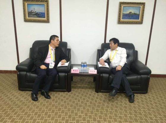 仟億達董事長(cháng)鄭兩斌與豐都縣政府副縣長(cháng)秦小兵對接洽談